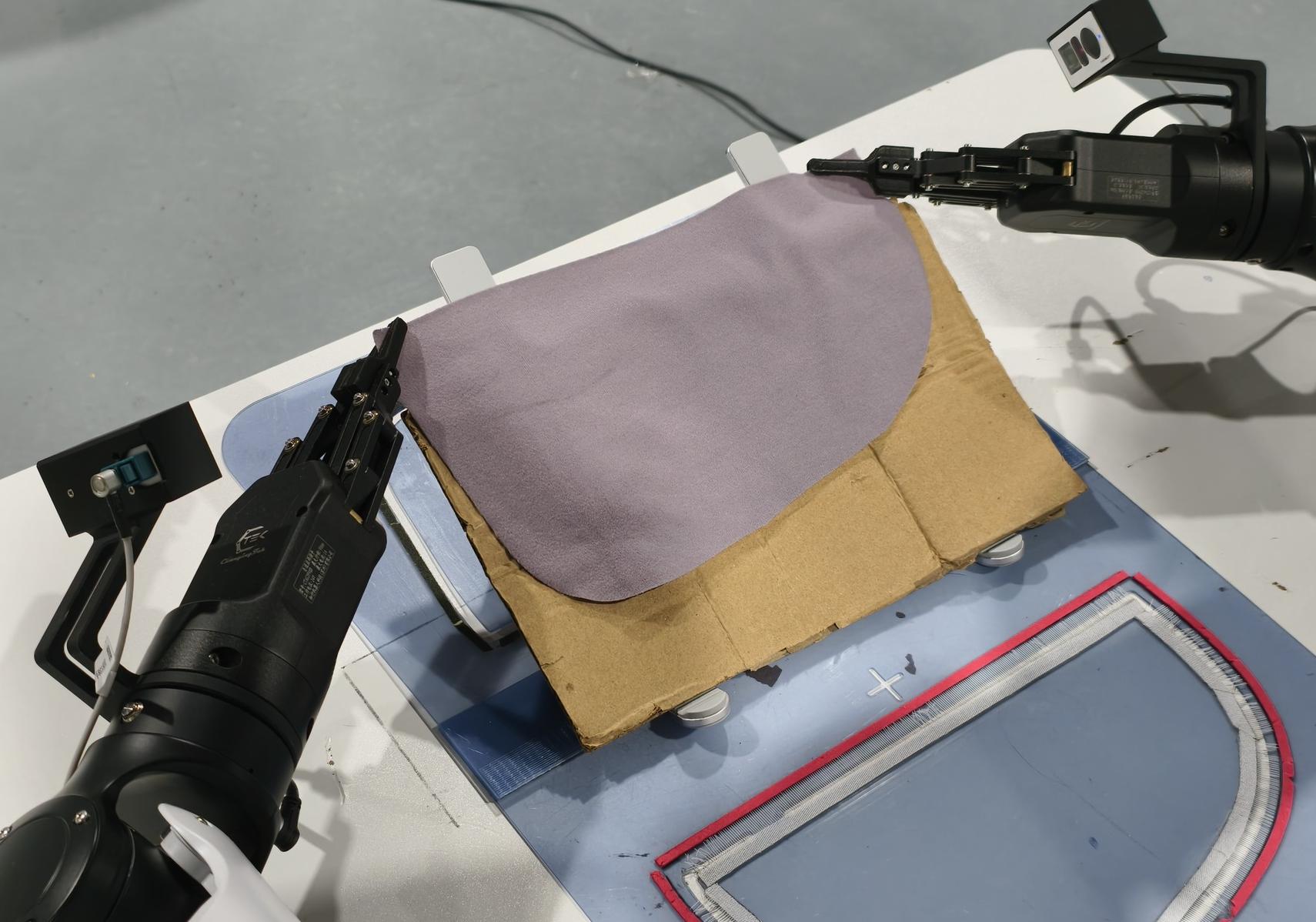 Robot grasping cloth